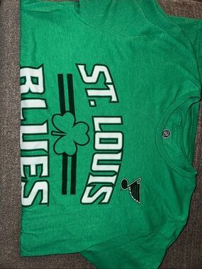 NHL St. Louis Shamrock Graphic Tee in Green